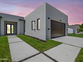 3920 Espan Court, Palm Springs FL 33461