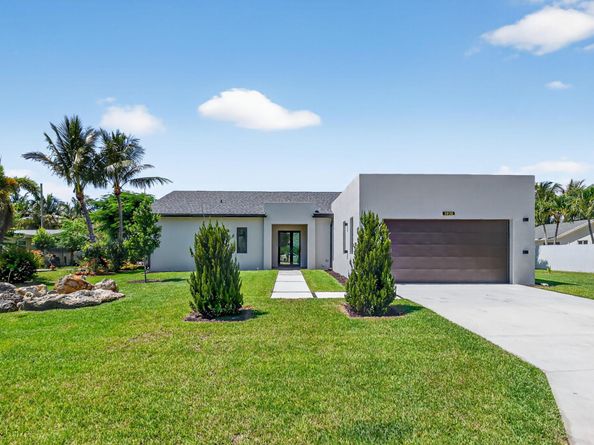 3920 Espan Court, Palm Springs FL 33461