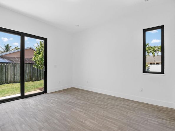 3920 Espan Court, Palm Springs FL 33461