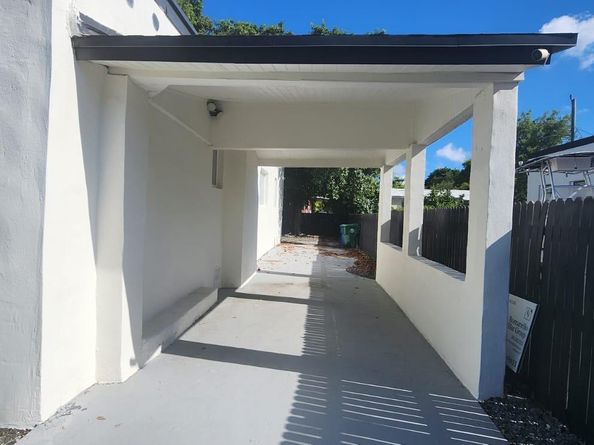 136 NW 47th St, Miami FL 33127