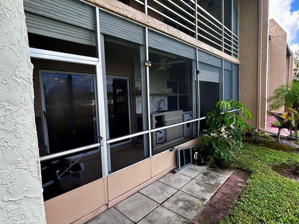 154 Lake Meryl Drive 159, West Palm Beach FL 33411