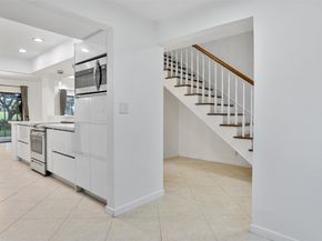 2305 Saint Andrews Rd 129, Hollywood FL 33021