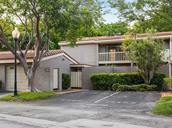 2305 Saint Andrews Rd 129, Hollywood FL 33021