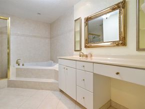 2305 Saint Andrews Rd 129, Hollywood FL 33021