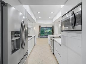 2305 Saint Andrews Rd 129, Hollywood FL 33021