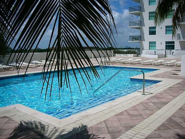 140 S Dixie Hy 525, Hollywood FL 33020