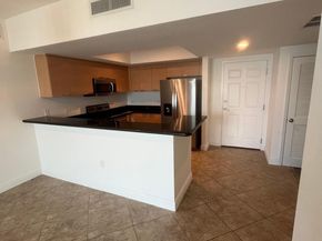 140 S Dixie Hy 525, Hollywood FL 33020