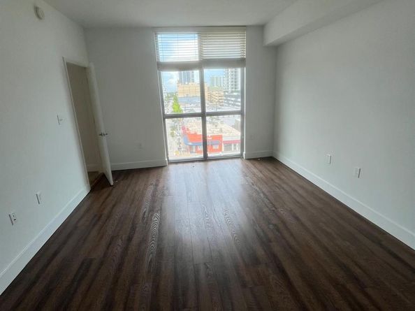 140 S Dixie Hy 525, Hollywood FL 33020