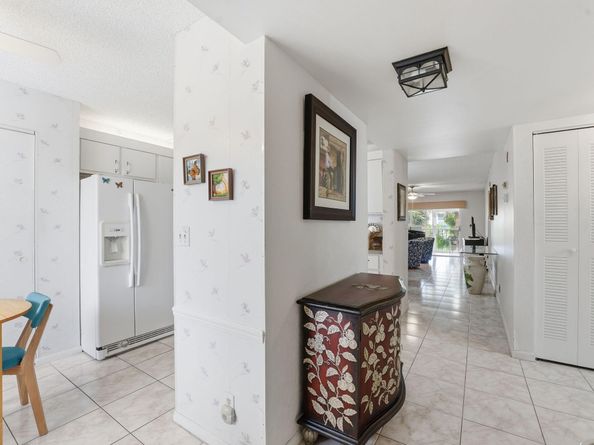 3146 Via Poinciana 307, Lake Worth FL 33467