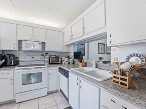 3146 Via Poinciana 307, Lake Worth FL 33467