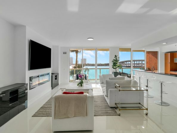 2640 Lake Shore Drive 307, Riviera Beach FL 33404