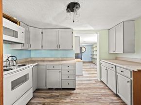 2 Cardinal Ave, Wareham MA 02538