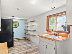 2 Cardinal Ave, Wareham MA 02538