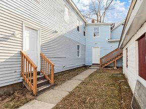 3 Chelsea St, Worcester MA 01610