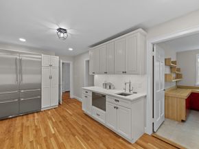 20 Westwood Dr, Worcester MA 01609