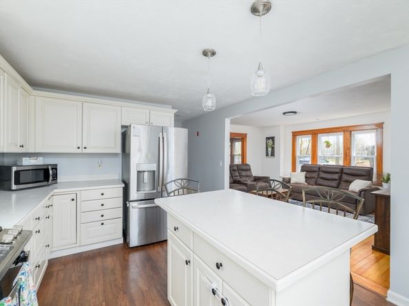 42 Maple Ave, Rutland MA 01543