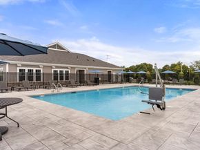 5 Peters Farm Way 304, Westborough MA 01581