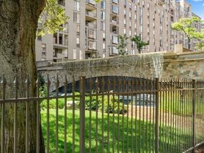 33 Pond Ave 1014, Brookline MA 02445