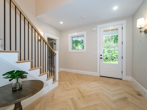 19 Morrill Dr, Wayland MA 01778