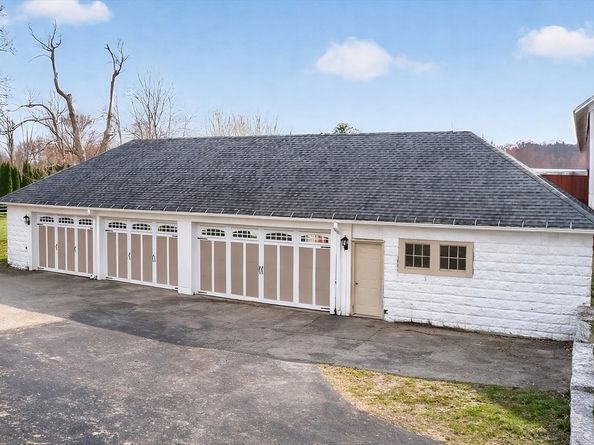 47 Singletary Ave, Sutton MA 01590