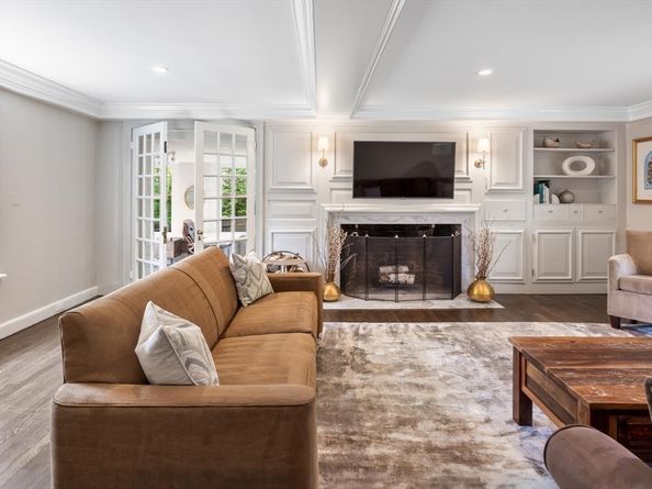 86 Waban Ave, Newton MA 02468