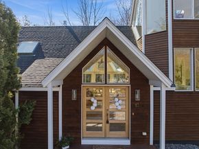 17 Wildflower Path 17, Hudson MA 01749