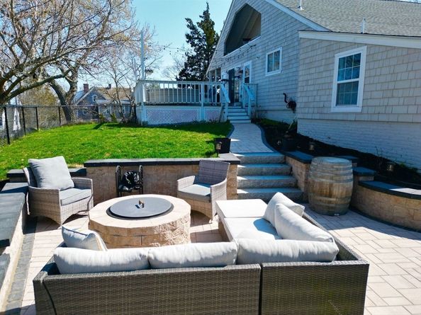 2 Harding Ave, Plymouth MA 02360