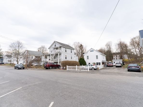 15-17 Central St, Brookfield MA 01506