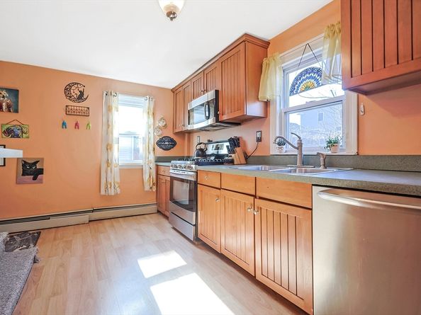 8 Scotia St, Salem MA 01970