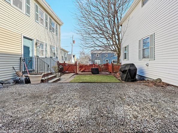 8 Scotia St, Salem MA 01970