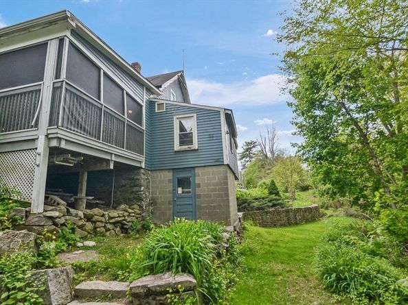 14 Mill St, Northborough MA 01532