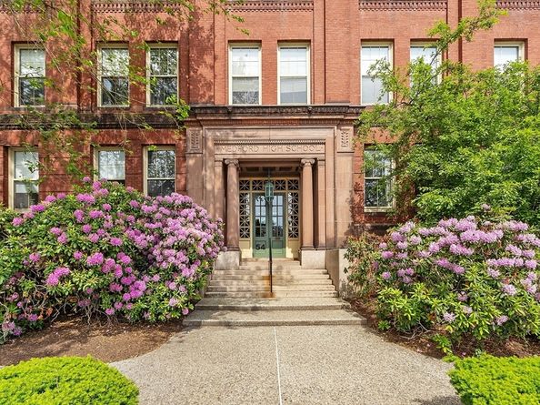 54 Forest St 411, Medford MA 02155