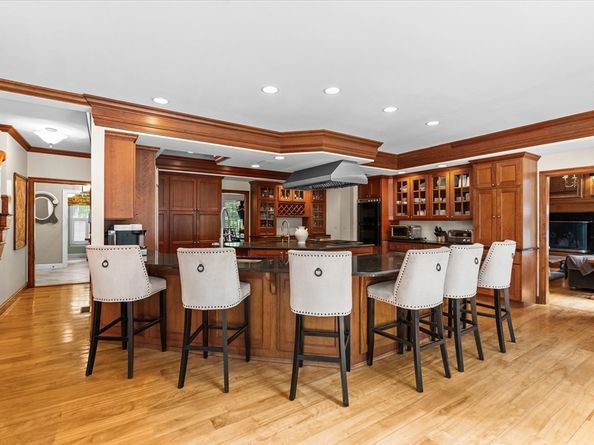 111 Elm St, Medfield MA 02052