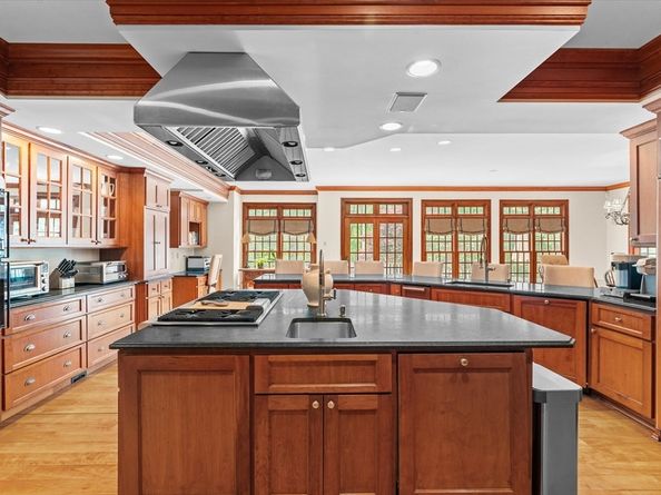 111 Elm St, Medfield MA 02052