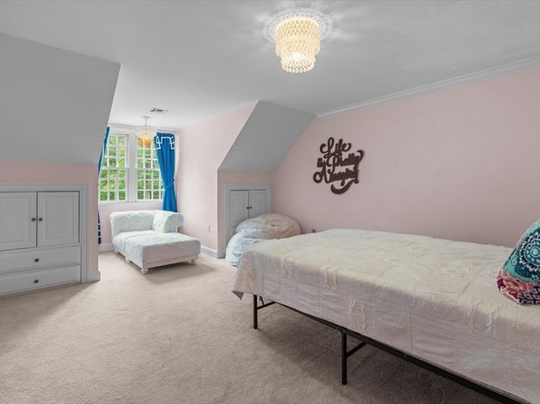 111 Elm St, Medfield MA 02052
