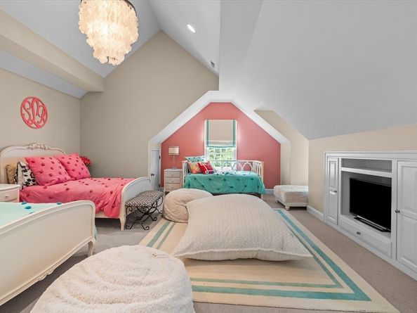 111 Elm St, Medfield MA 02052