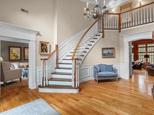 111 Elm St, Medfield MA 02052