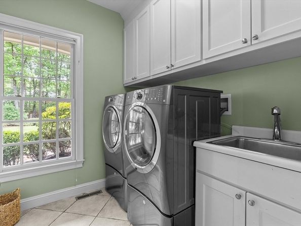 111 Elm St, Medfield MA 02052