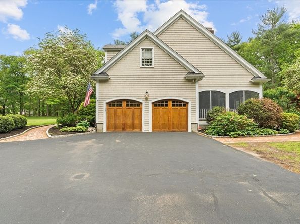 111 Elm St, Medfield MA 02052