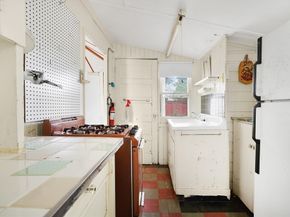 7 Crescent Pl, Wareham MA 02558