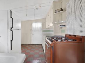 7 Crescent Pl, Wareham MA 02558