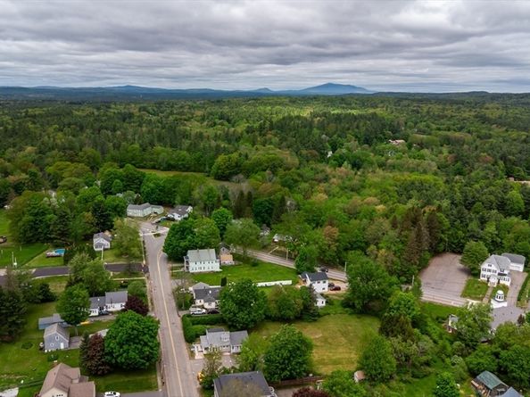 18 Main St, Templeton MA 01468