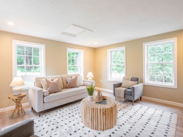 22 Mountain Brook Road, Sturbridge MA 01566
