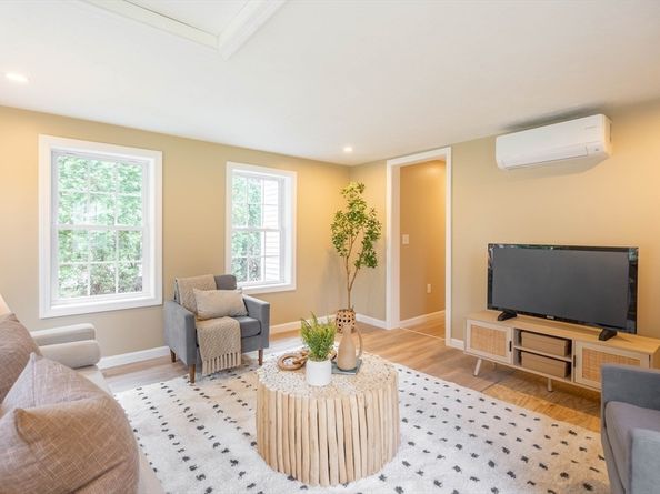 22 Mountain Brook Road, Sturbridge MA 01566
