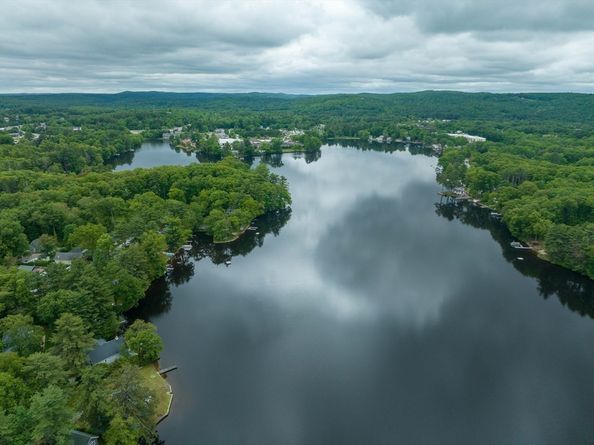 22 Mountain Brook Road, Sturbridge MA 01566