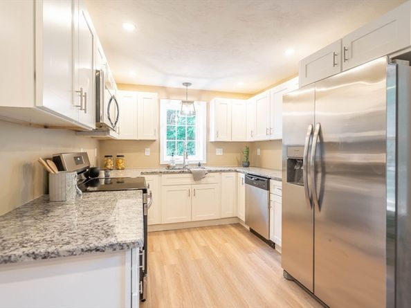 22 Mountain Brook Road, Sturbridge MA 01566