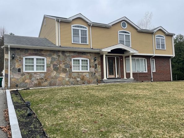 243 Weatherbee Dr, Westwood MA 02090