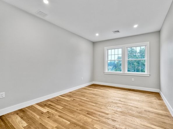11 Viking Rd, Winchester MA 01890