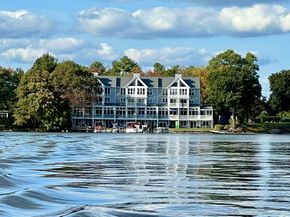 22 Union Point Rd 22, Webster MA 01570