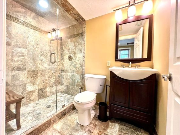 22 Union Point Rd 22, Webster MA 01570